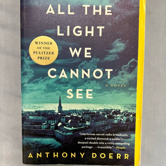 8- Historical fiction and award winner books. 8 book bundle. - Picture 1 of 16